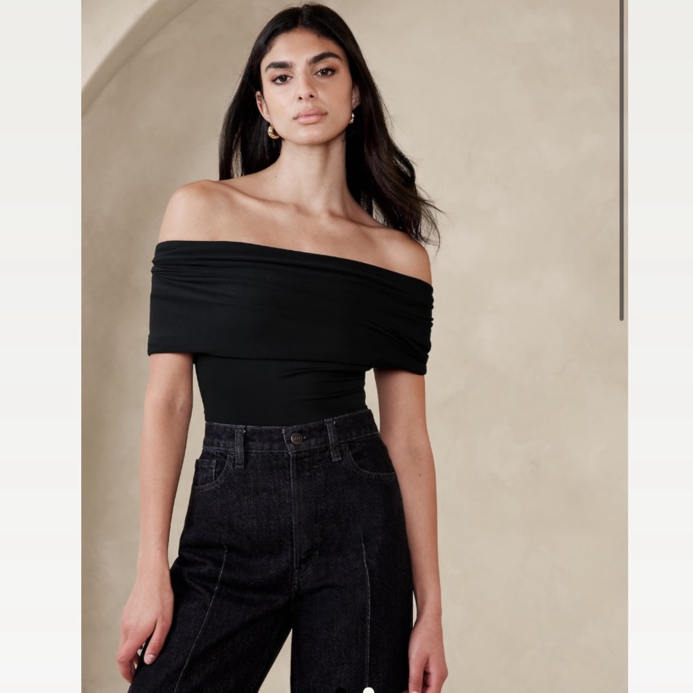 Banana Republic off the shoulder top new in bag with tags
